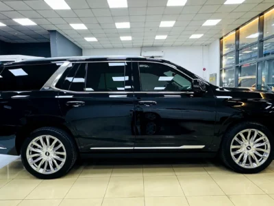 2022 Cadillac Escalade Platinum Luxury 6.2 Litres V8 Petrol Engine Black SUV Automatic