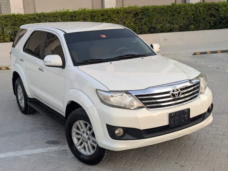 2012 Toyota Fortuner EXR 2.7 Litres 4-Cylinder Petrol Engine White Beige SUV GCC Specs