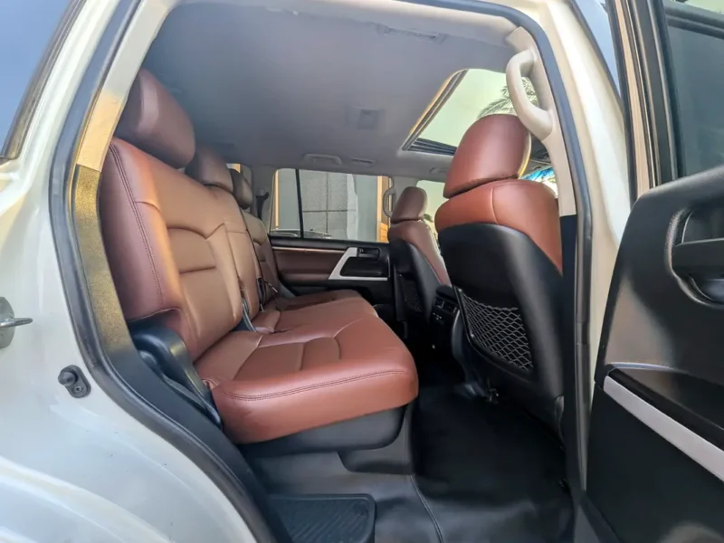 2018 Toyota Land Cruiser GXR 8 Cylinders Diesel Engine White Brown SUV Full Option GCC