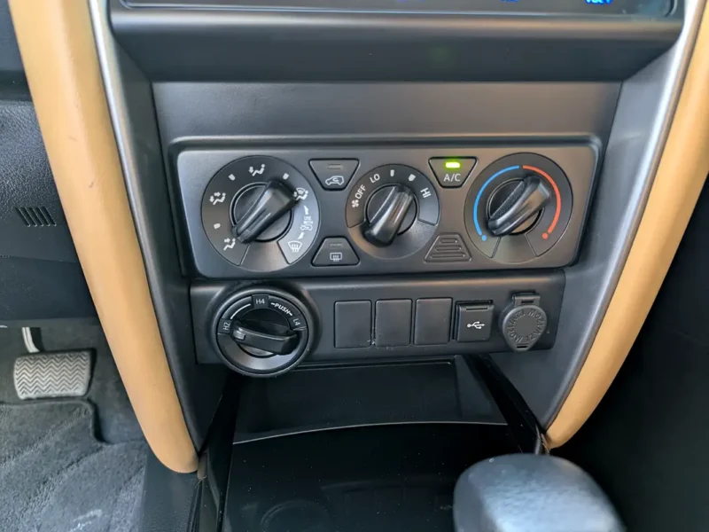 2024 Toyota Fortuner EXR 2.7 Litres 4-Cylinder Petrol Engine White Brown SUV GCC Specs