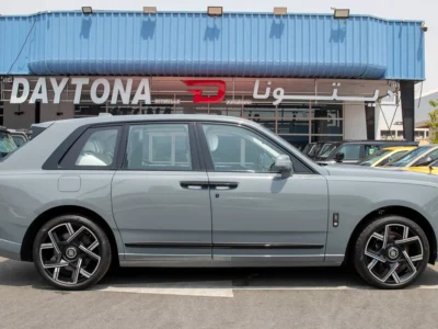2025 Rolls-Royce Cullinan Black Badge V12 Twin-Turbo 6.75L Grey White SUV Pristine Condition