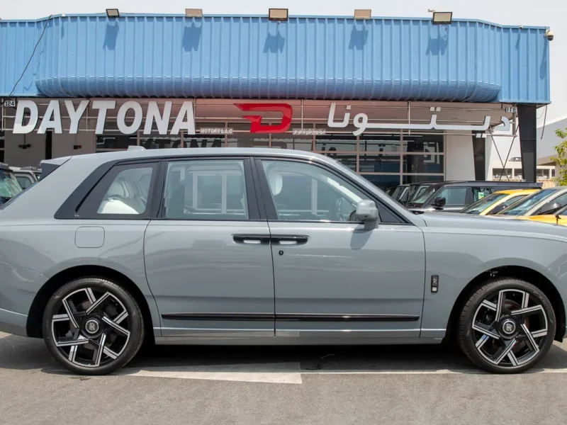2025 Rolls-Royce Cullinan Black Badge V12 Twin-Turbo 6.75L Grey White SUV Pristine Condition