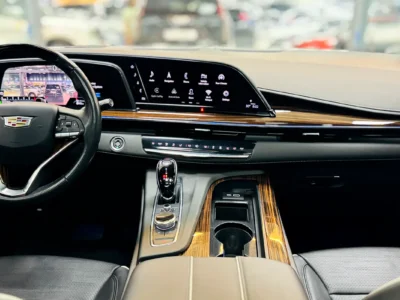 2022 Cadillac Escalade Platinum Luxury 6.2 Litres V8 Petrol Engine Black SUV Automatic