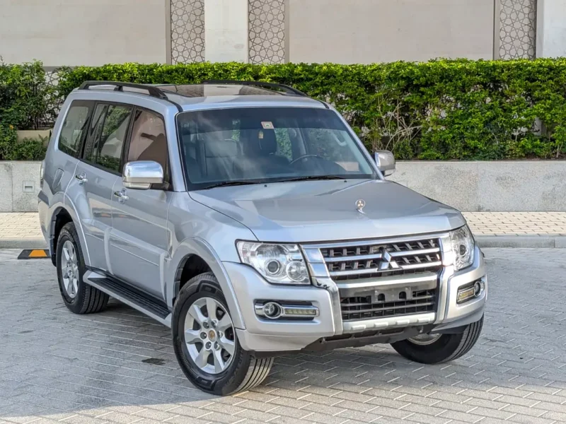 2015 Mitsubishi Pajero GLS Top Line 3.8L V6 Silver Black SUV GCC Specs EXCELLENT CONDITION