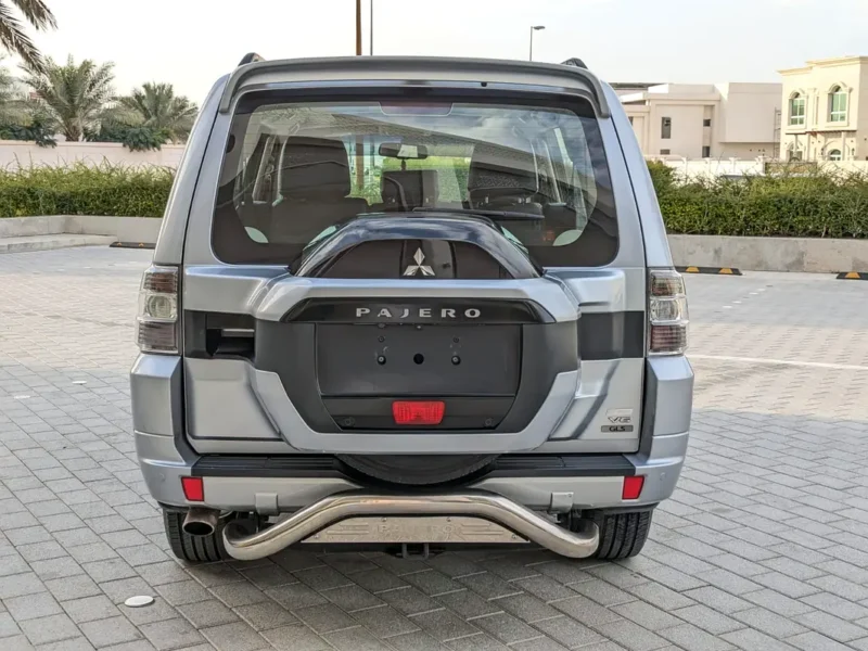 2015 Mitsubishi Pajero GLS Top Line 3.8L V6 Silver Black SUV GCC Specs EXCELLENT CONDITION