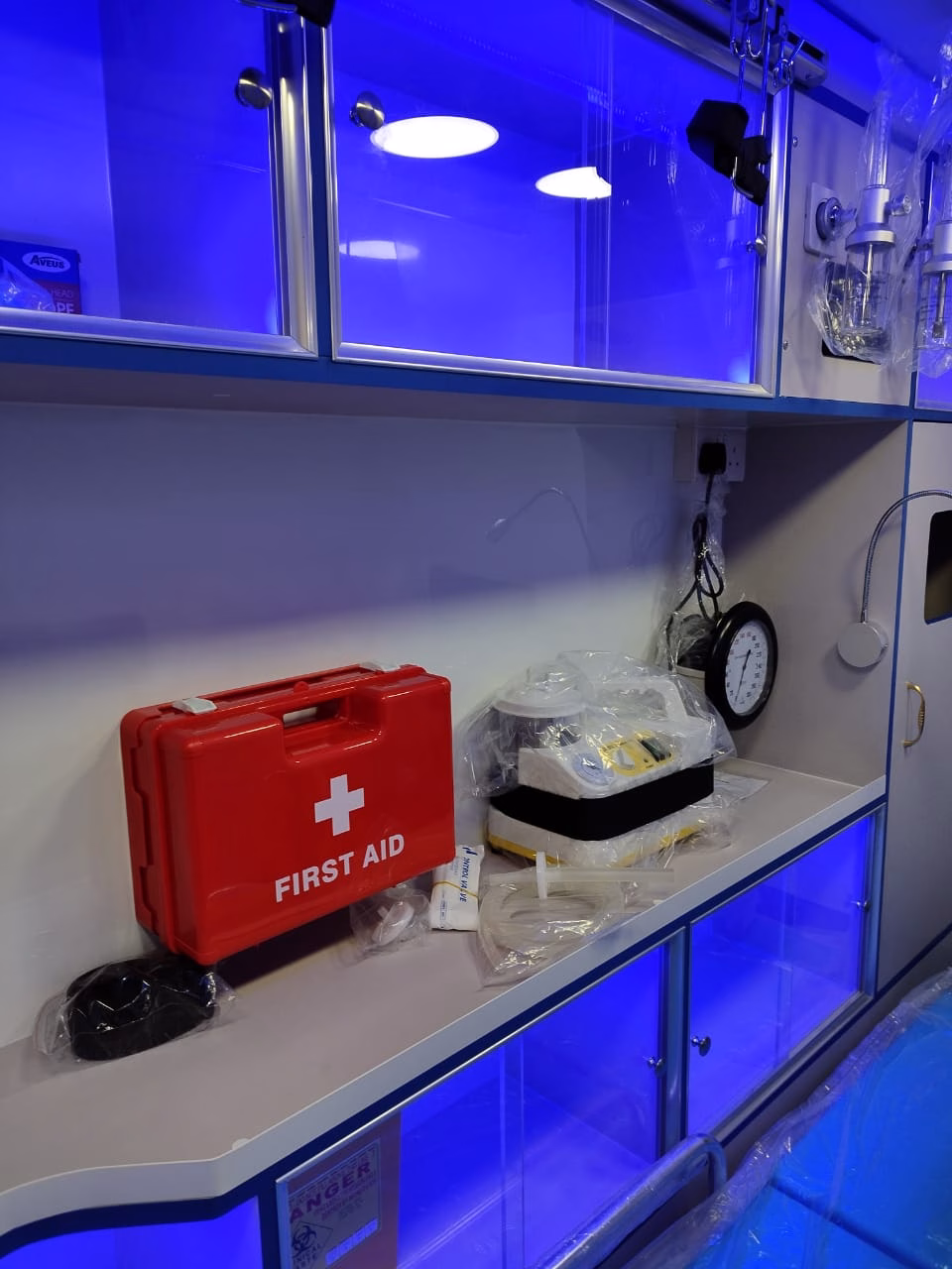 2025 Toyota Hilux Single Cabin Ambulance 2.7L 4-cylinder DOHC, Dual VVT-i White Grey