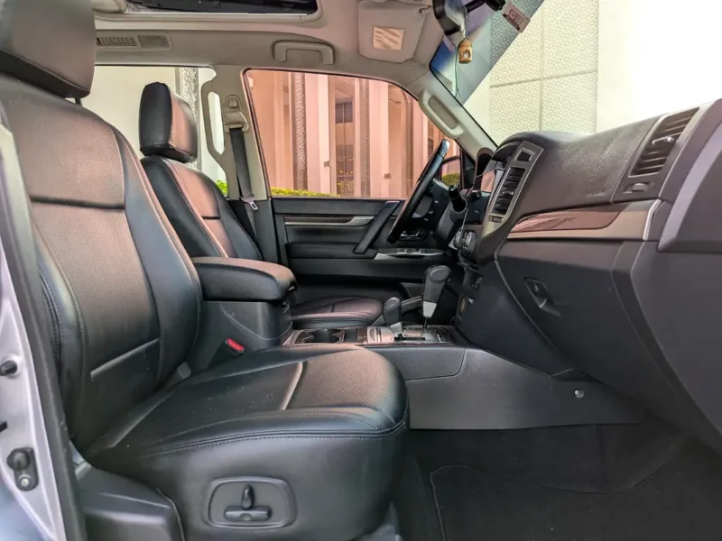 2015 Mitsubishi Pajero GLS Top Line 3.8L V6 Silver Black SUV GCC Specs EXCELLENT CONDITION