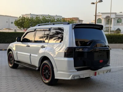 2015 Mitsubishi Pajero GLS Medium Line 3.5L V6 White Red SUV GCC Specs Automatic