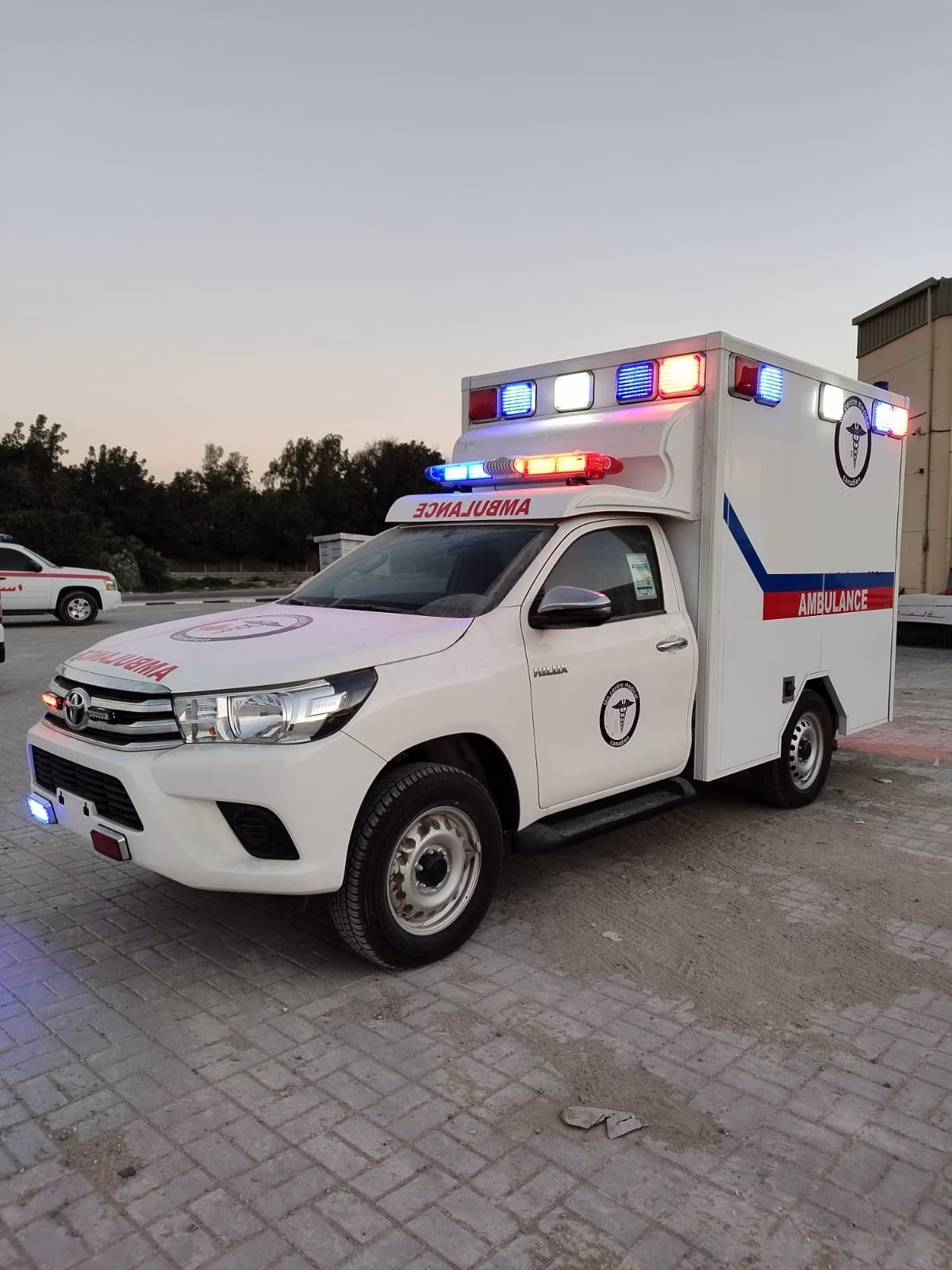2025 Toyota Hilux Single Cabin Ambulance 2.7L 4-cylinder DOHC, Dual VVT-i White Grey