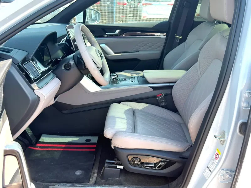 2025 BYD Tang Flagship Plug-in Hybrid 4 Cylinders Engine White SUV Chinese Specs Automatic