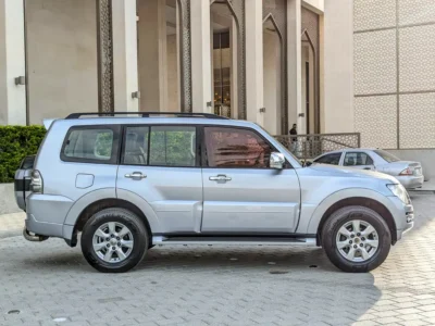 2015 Mitsubishi Pajero GLS Top Line 3.8L V6 Silver Black SUV GCC Specs EXCELLENT CONDITION