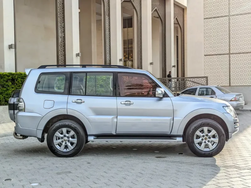 2015 Mitsubishi Pajero GLS Top Line 3.8L V6 Silver Black SUV GCC Specs EXCELLENT CONDITION