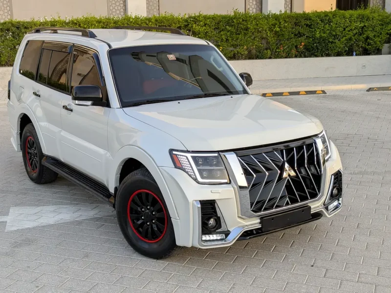 2015 Mitsubishi Pajero GLS Medium Line 3.5L V6 White Red SUV GCC Specs Automatic