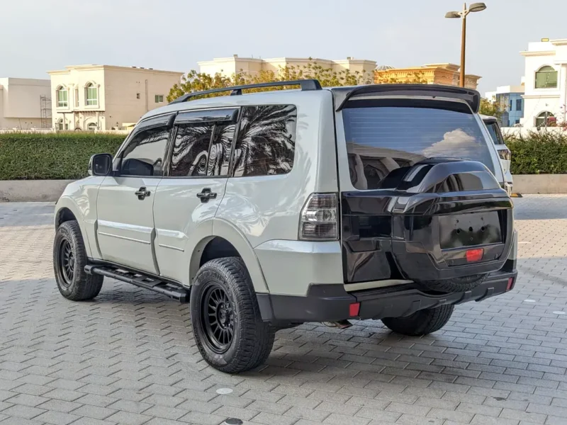 2020 Mitsubishi Pajero GLS Top Line 3.8L V6 White Red SUV GCC Specs EXCELLENT CONDITION