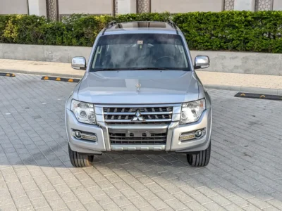 2015 Mitsubishi Pajero GLS Top Line 3.8L V6 Silver Black SUV GCC Specs EXCELLENT CONDITION