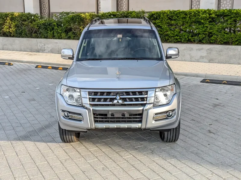 2015 Mitsubishi Pajero GLS Top Line 3.8L V6 Silver Black SUV GCC Specs EXCELLENT CONDITION