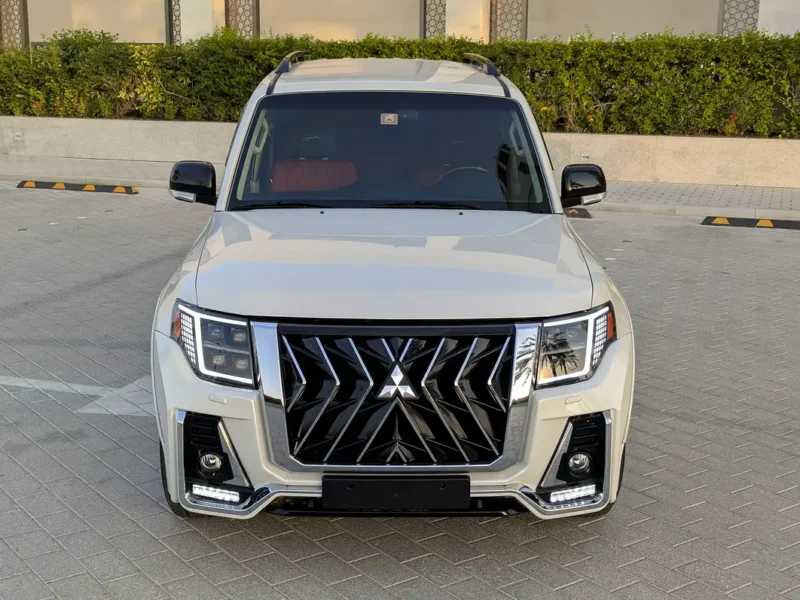 2015 Mitsubishi Pajero GLS Medium Line 3.5L V6 White Red SUV GCC Specs Automatic