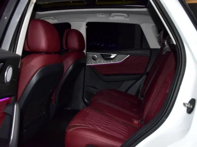 2025 Hongqi HS5 Luxury Pro 4 Cylinders Petrol Engine White Red SUV GCC Specs Automatic