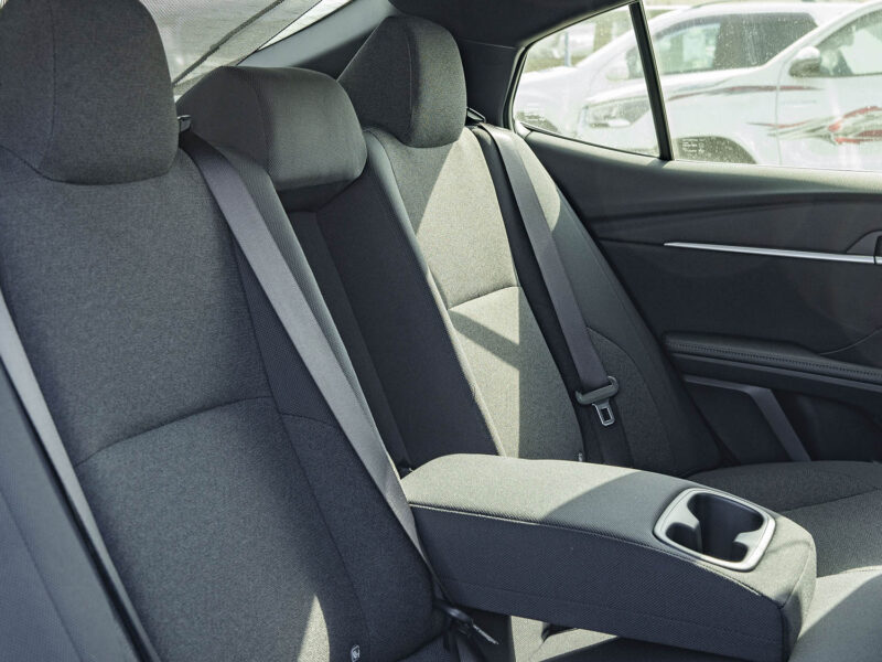 2026 Toyota Camry LE 2.5L Inline-4 Hybrid with Atkinson Cycle White Beige Sedan GCC Specs