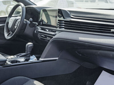 2026 Toyota Camry LE 2.5L Inline-4 Hybrid with Atkinson Cycle White Beige Sedan GCC Specs