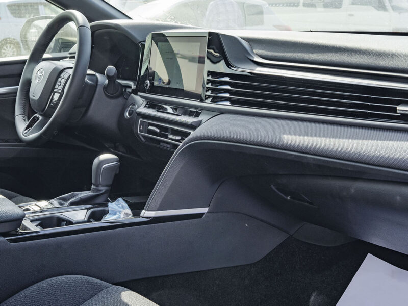 2026 Toyota Camry LE 2.5L Inline-4 Hybrid with Atkinson Cycle White Beige Sedan GCC Specs