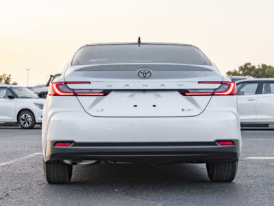 2026 Toyota Camry LE 2.5L Inline-4 Hybrid with Atkinson Cycle White Beige Sedan GCC Specs
