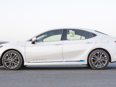 2026 Toyota Camry LE 2.5L Inline-4 Hybrid with Atkinson Cycle White Beige Sedan GCC Specs