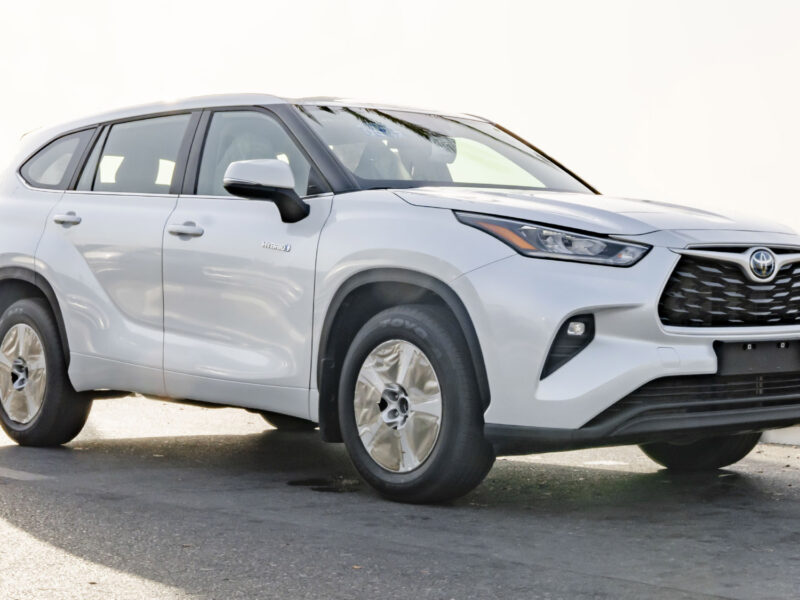 2026 Toyota Highlander LE 2.5 Litres Inline-4 Hybrid Engine White Black SUV GCC Specs