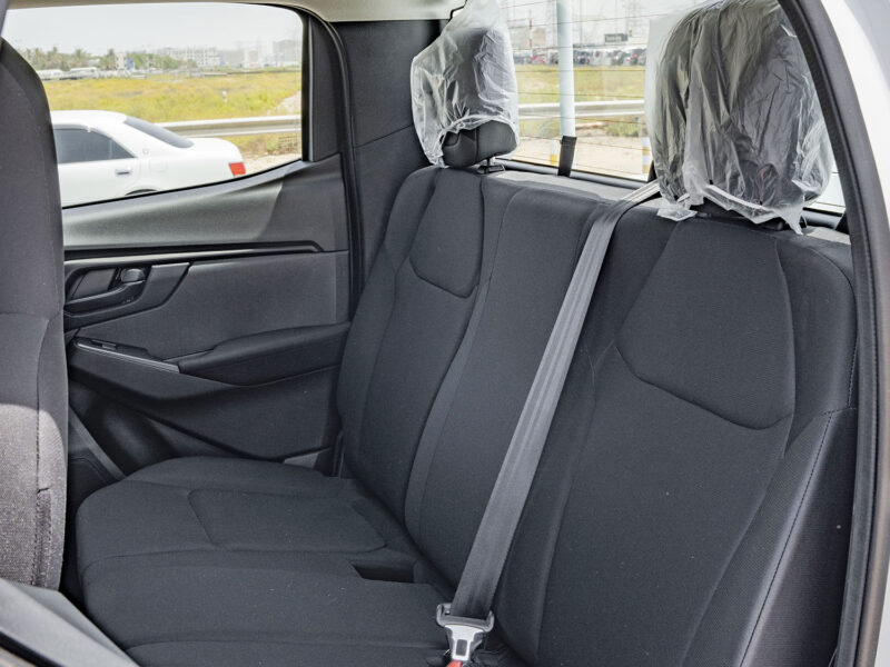 2025 ISUZU D-Max DC 1.9L RZ4E-TC Diesel Turbocharged Engine White Black Pickup Truck 4×4 MT