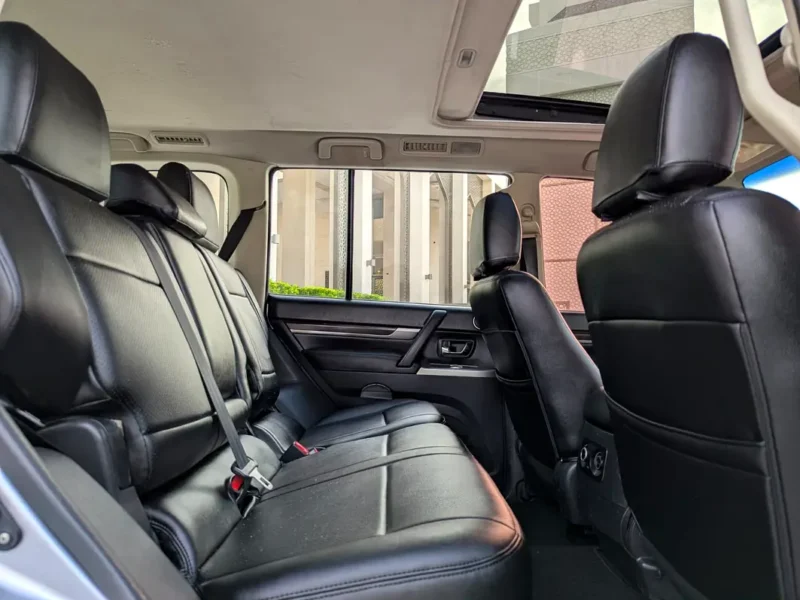 2015 Mitsubishi Pajero GLS Top Line 3.8L V6 Silver Black SUV GCC Specs EXCELLENT CONDITION