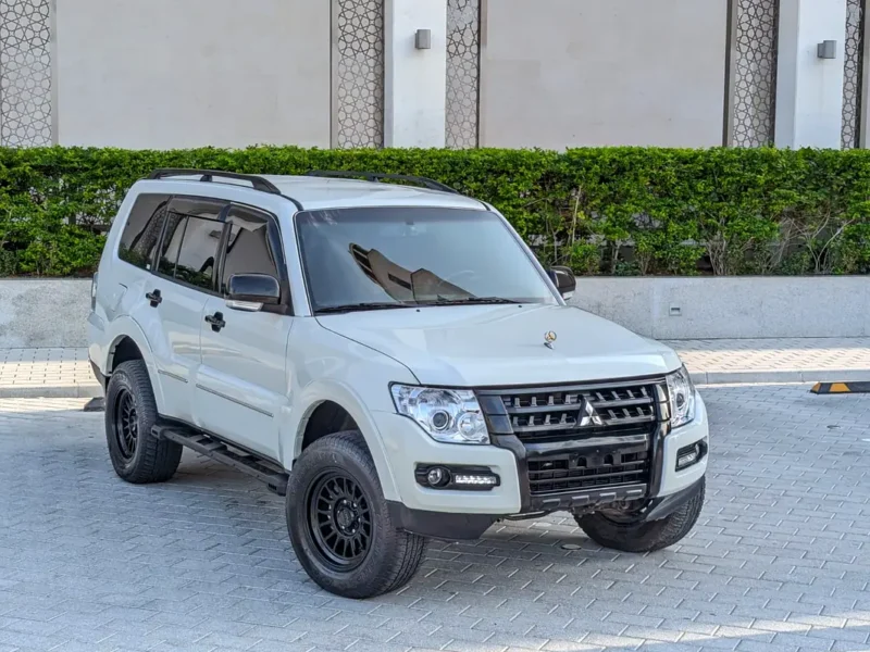 2020 Mitsubishi Pajero GLS Top Line 3.8L V6 White Red SUV GCC Specs EXCELLENT CONDITION