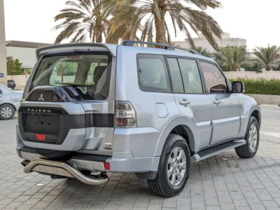 2015 Mitsubishi Pajero GLS Top Line 3.8L V6 Silver Black SUV GCC Specs EXCELLENT CONDITION