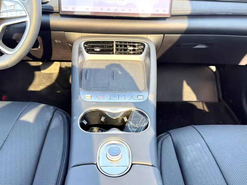 2025 BYD Sealion 6 Premium 1.5 Litres 4 Cylinders Plug-in Hybrid Engine White Black SUV