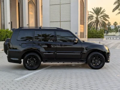 2020 Mitsubishi Pajero Signature Edition 3.8L V6 Engine Black Red SUV GCC Specs Automatic