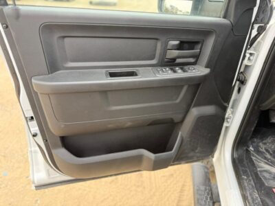 2025 RAM 2500 TRADESMAN 6.4 Litres 8 Cylinders Petrol Engine White Black Pickup Truck
