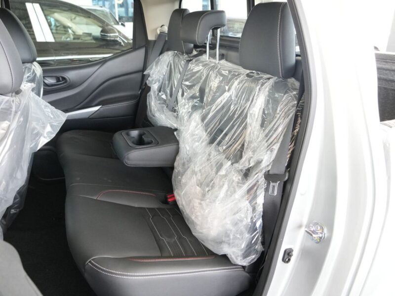 2025 NISSAN NAVARA DC PRO4X 4X4 2.5L 4 Cylinders Diesel Engine Silver Black Pickup Truck