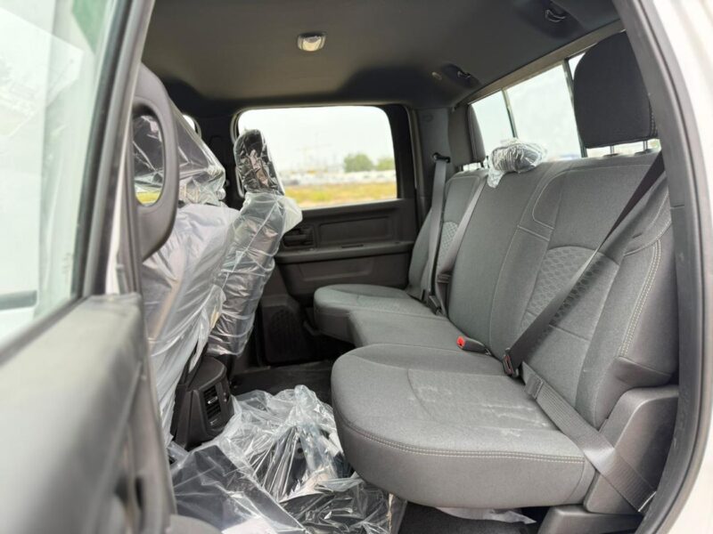 2025 RAM 2500 TRADESMAN 6.4 Litres 8 Cylinders Petrol Engine White Black Pickup Truck