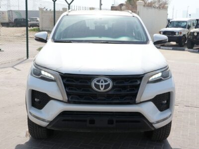 2026 TOYOTA FORTUNER EXR 2.7L 4 Cylinders PETROL Engine White Tan SUV GCC Specs