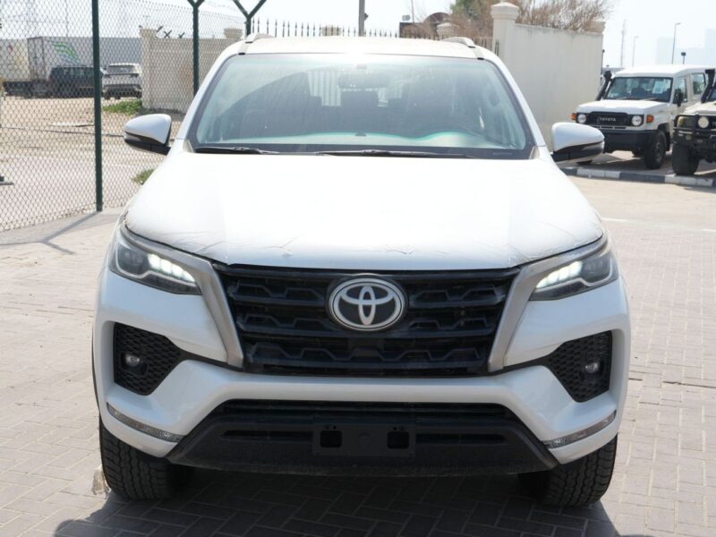 2026 TOYOTA FORTUNER EXR 2.7L 4 Cylinders PETROL Engine White Tan SUV GCC Specs