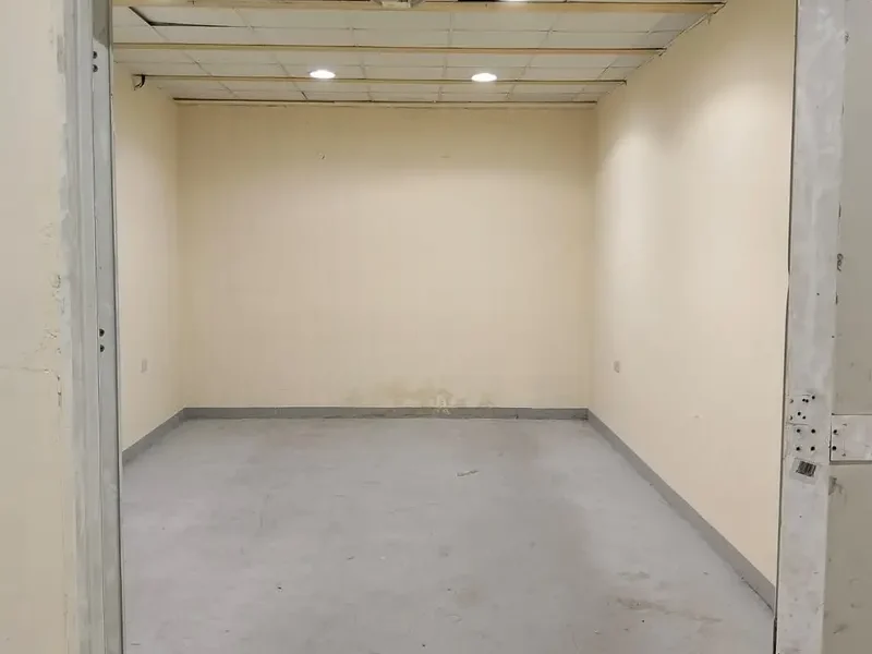340 sqft WELL MAINTAINED AND FUNCTIONAL STORAGE WAREHOUSE UNIT AVAILABLE IN AL QUOZ 3