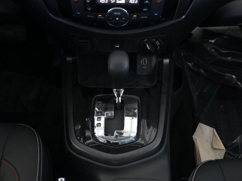 2025 NISSAN NAVARA DC PRO4X 4X4 2.5L 4 Cylinders Diesel Engine Silver Black Pickup Truck