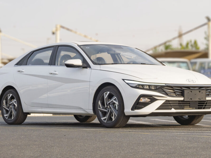 2025 Hyundai Elantra 1.5 L naturally aspirated inline‑4 Engine White Black Sedan Chinese Specs