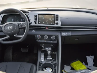 2025 Hyundai Elantra 1.5 L naturally aspirated inline‑4 Engine White Black Sedan Chinese Specs