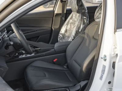 2025 Hyundai Elantra 1.5 L naturally aspirated inline‑4 Engine White Black Sedan Chinese Specs
