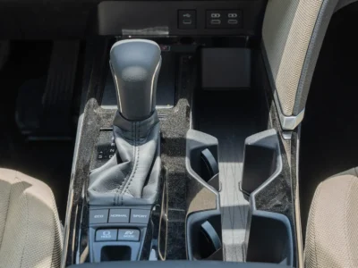 2026 Toyota Camry LE 2.5L Inline-4 Hybrid with Atkinson Cycle Grey Beige Sedan GCC Specs