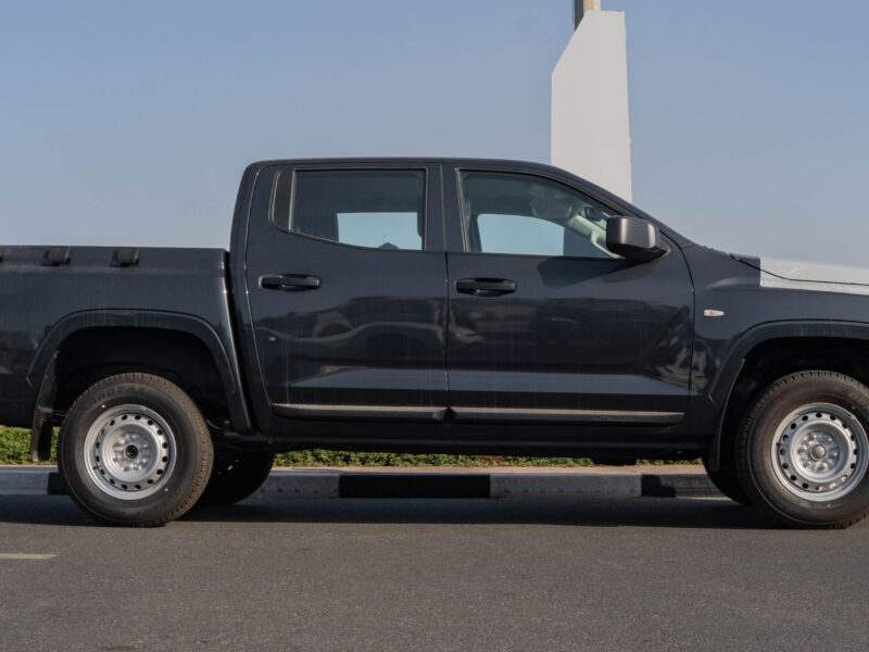 2025 Mitsubishi L200 GL 2.4-liter 4-cylinder Petrol Engine Grey Black Pickup Truck GCC MT