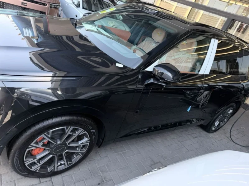 2025 Lynk and Co 900 ULTRA FLAGSHIP 1.5 Litres PLUG-IN HYBRID 4 Cylinders Black Orange SUV