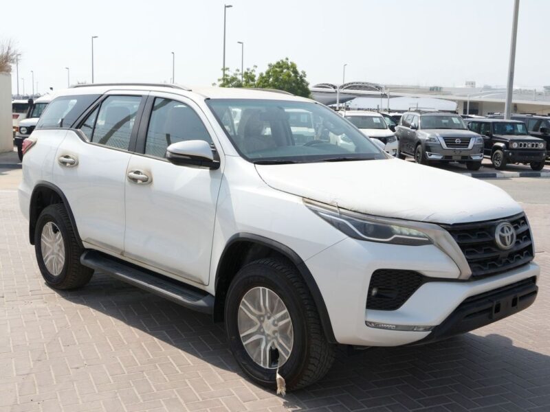2026 TOYOTA FORTUNER EXR 2.7L 4 Cylinders PETROL Engine White Tan SUV GCC Specs