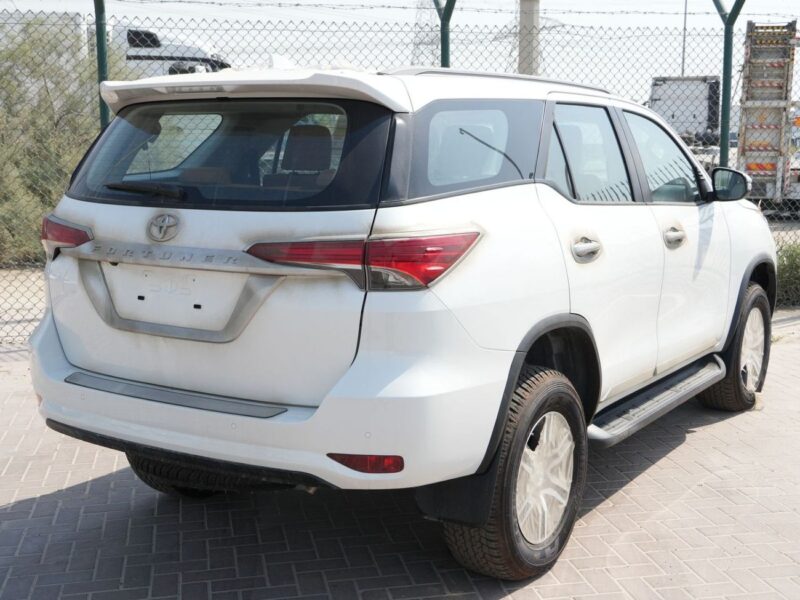 2026 TOYOTA FORTUNER EXR 2.7L 4 Cylinders PETROL Engine White Tan SUV GCC Specs