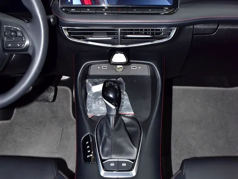 2025 MG MG5 Deluxe 4 Cylinders Petrol Engine White Black Sedan Chinese Specs Automatic